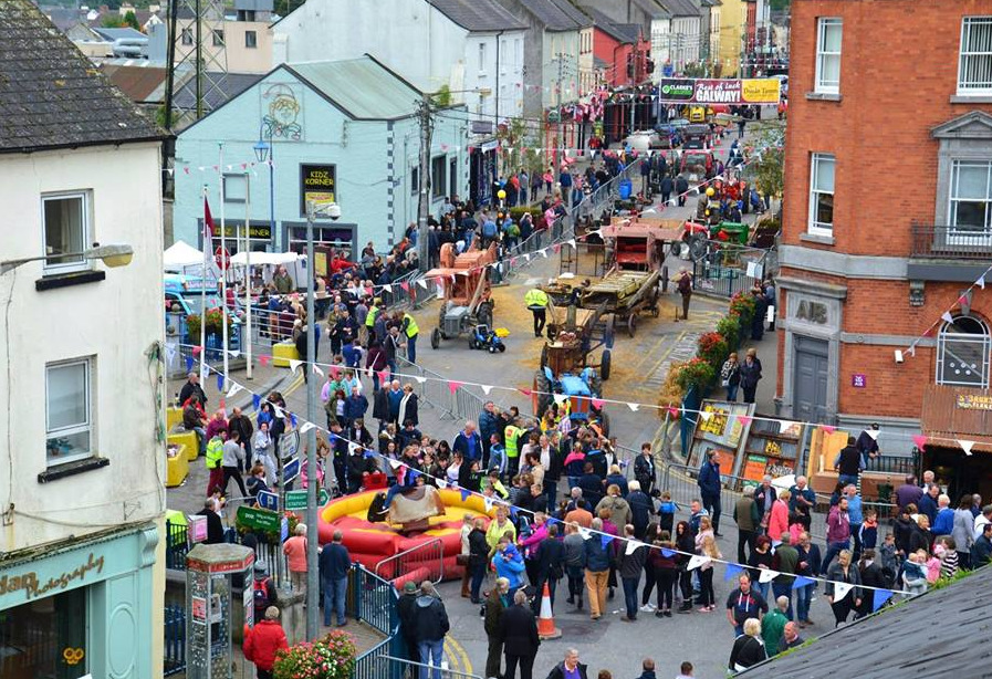 The cafe will open for anyone who is home alone, homeless, elderly or Irish parents splash 800 on dating site gift cards to help kids find Galway cafe will open on Christmas Day for those less
